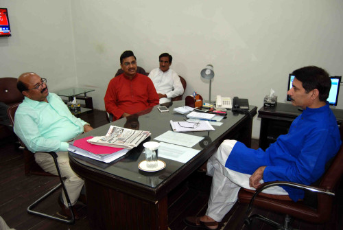 Dr. Amjad Bukhari meeting with two business icon of  South Punjab Ch. Zulfiqar Anjum and Altaf Shahid